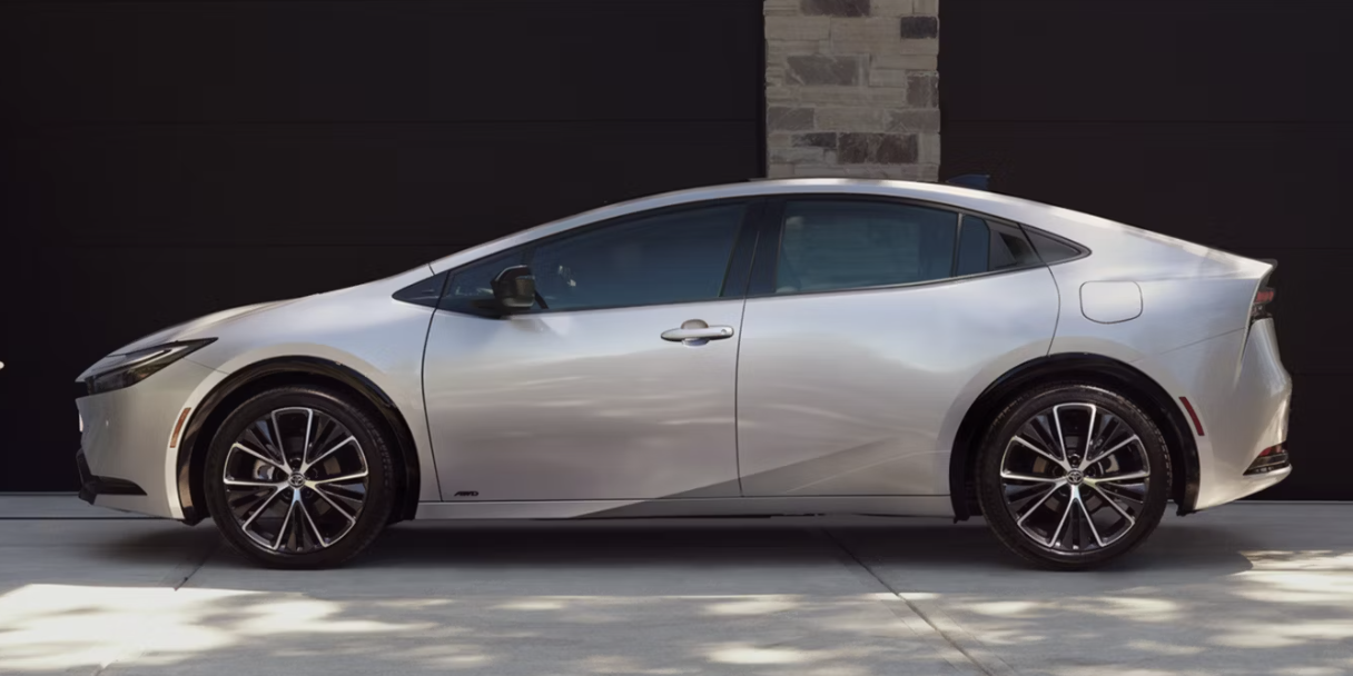 2026 Toyota Prius vs Prius Plug-in Hybrid Overview
