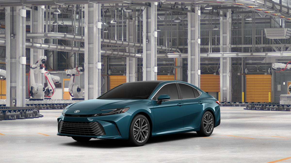 2026 Toyota Camry XLE Hybrid's photo