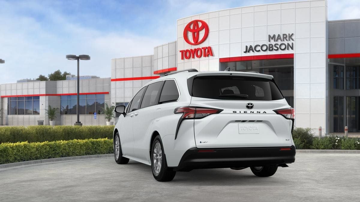 2026 Toyota Sienna XLE
