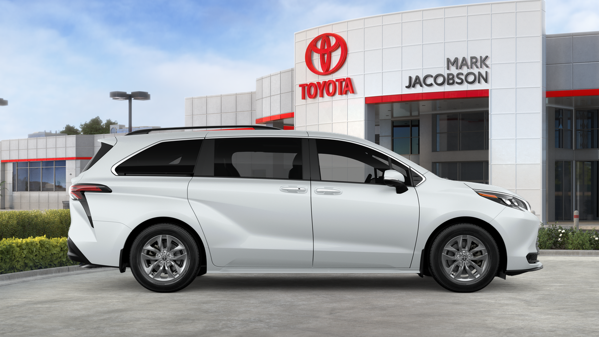 2026 Toyota Sienna XLE