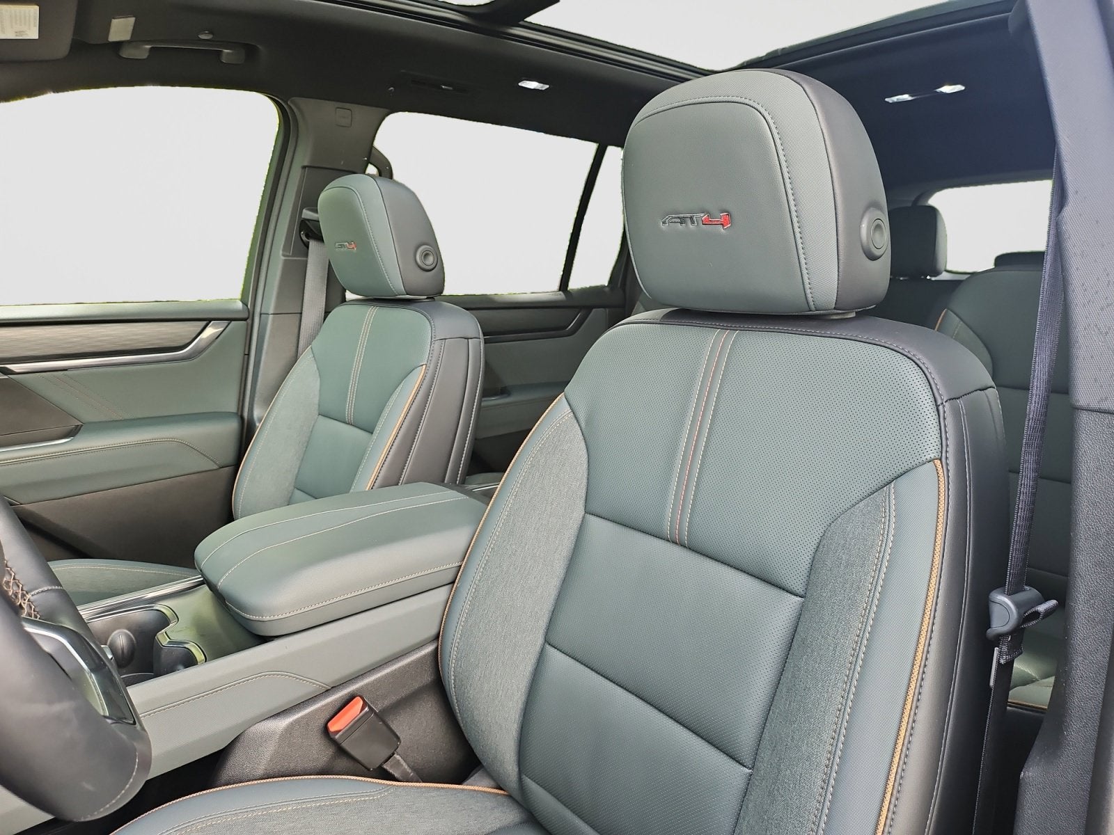 2025 GMC Acadia AT4