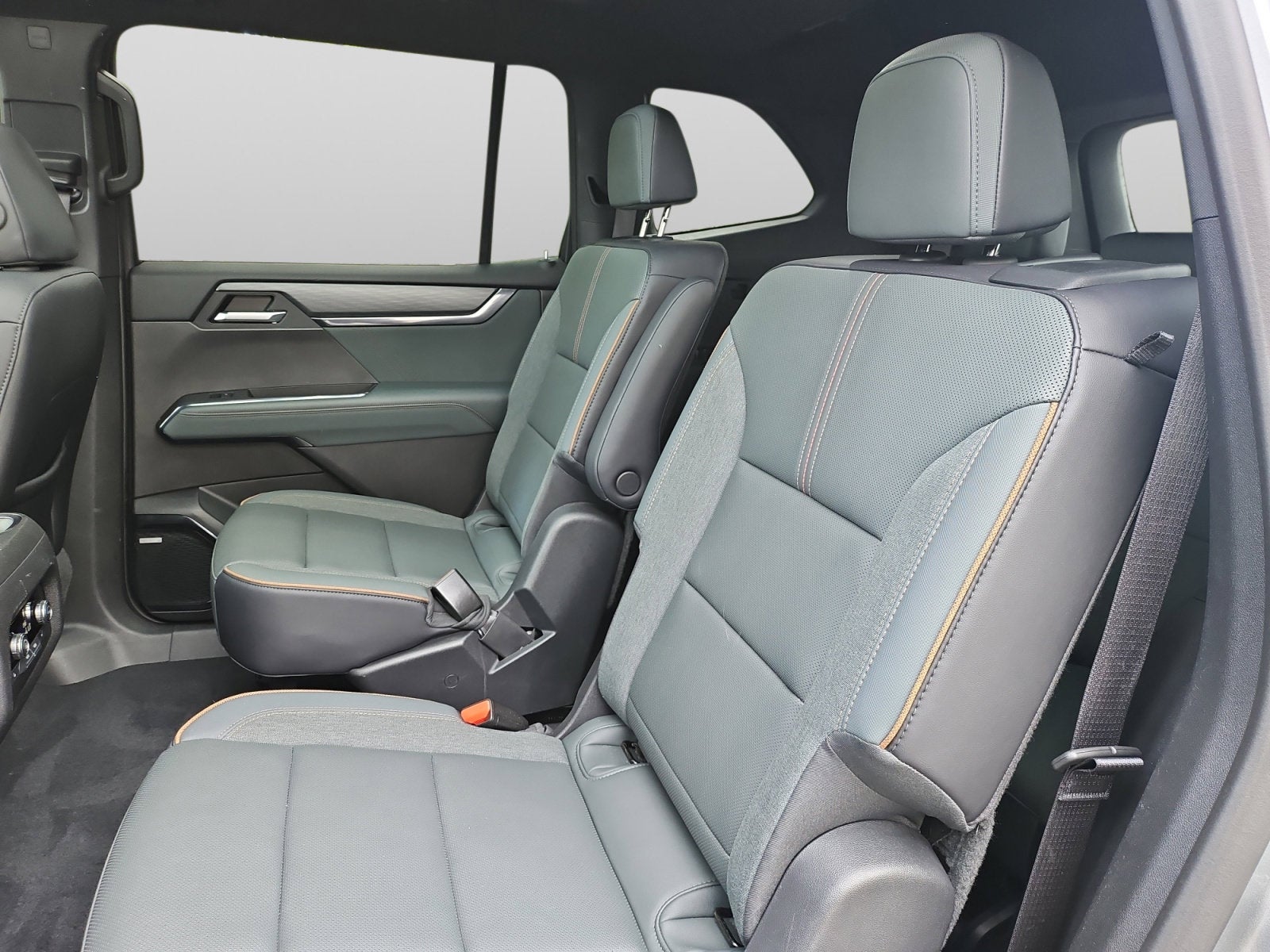 2025 GMC Acadia AT4