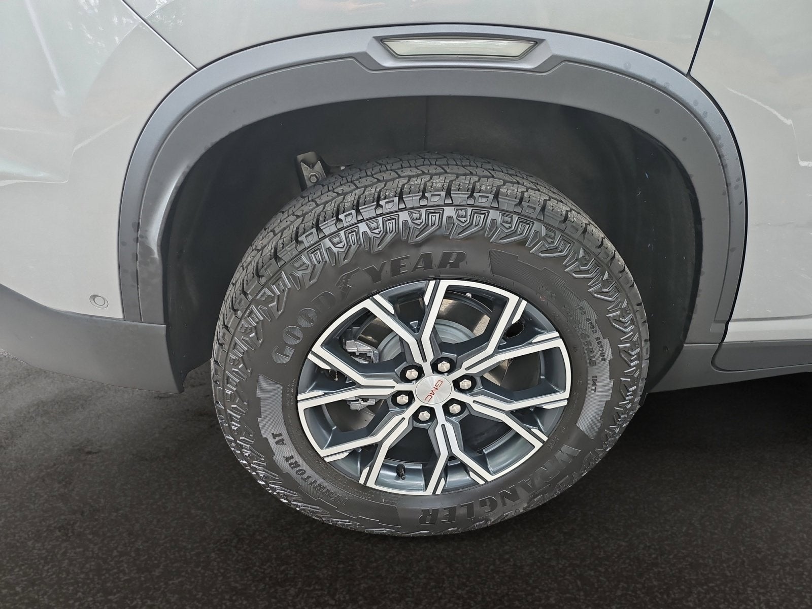2025 GMC Acadia AT4