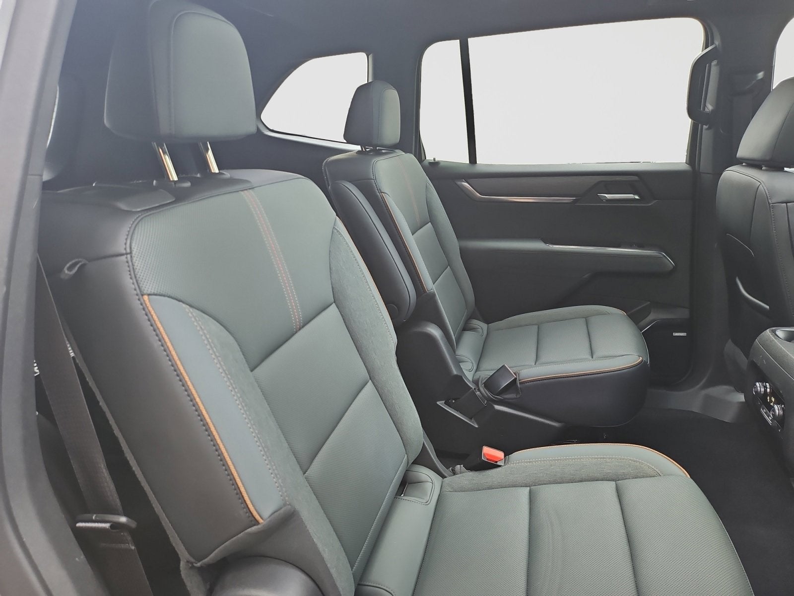 2025 GMC Acadia AT4