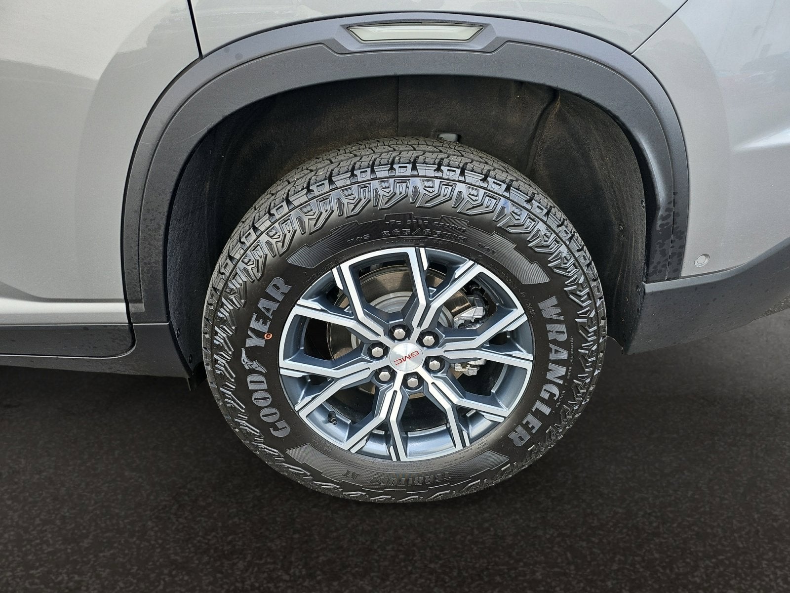2025 GMC Acadia AT4