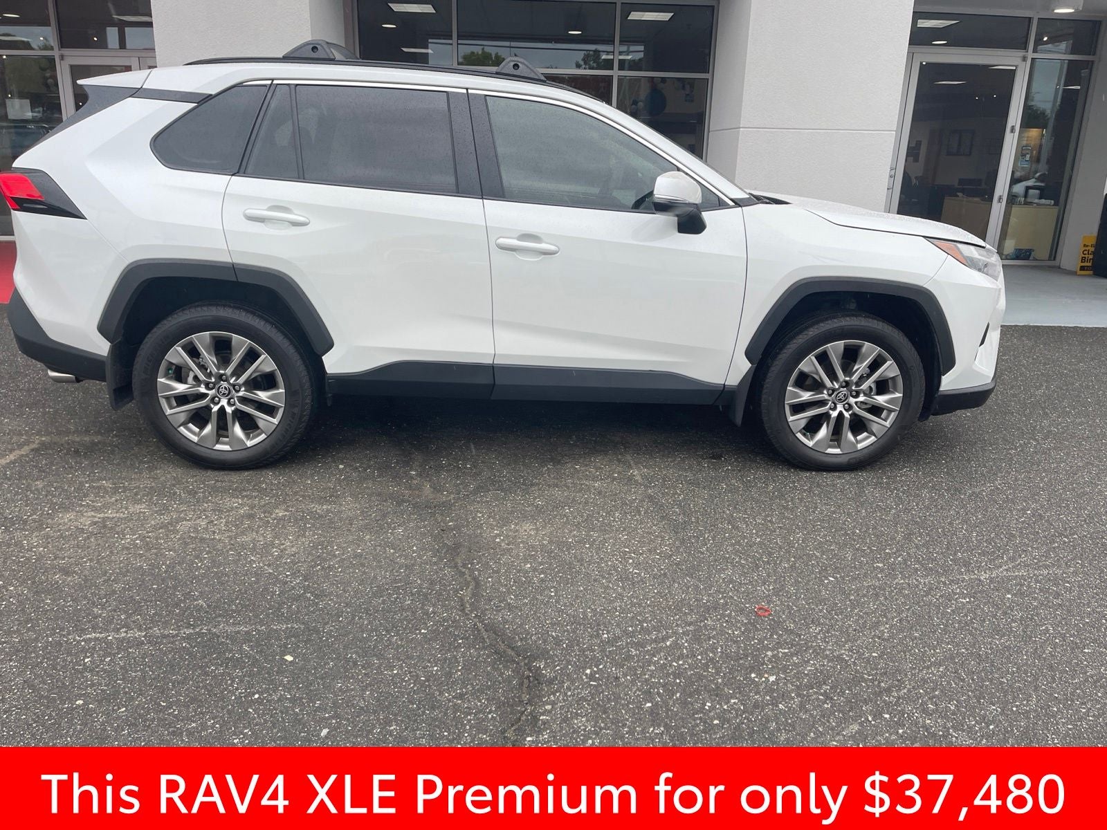 2025 Toyota RAV4 XLE Premium