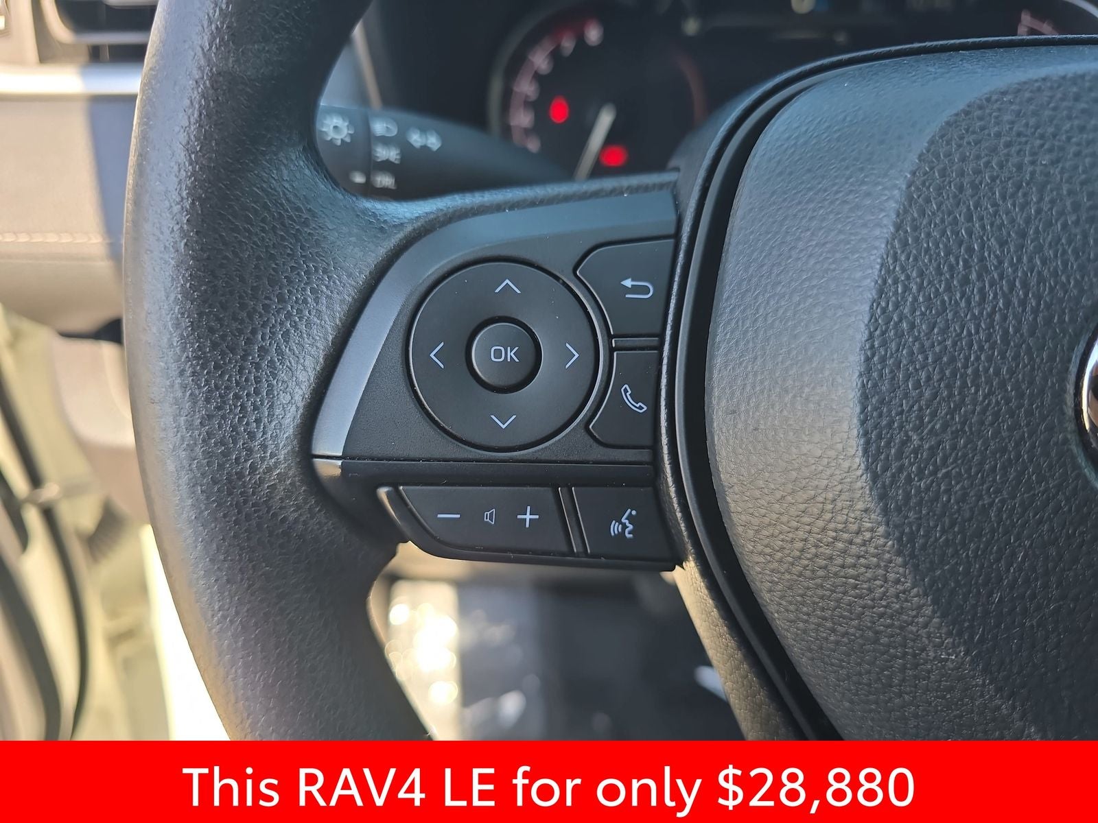 2025 Toyota RAV4 LE - Photo 22