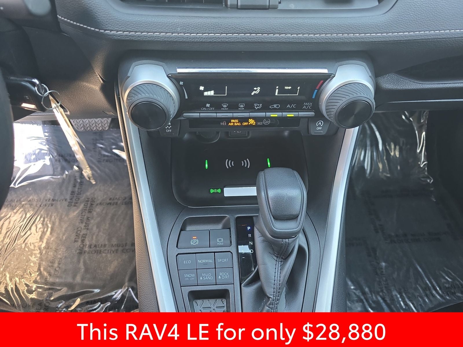 2025 Toyota RAV4 LE - Photo 30