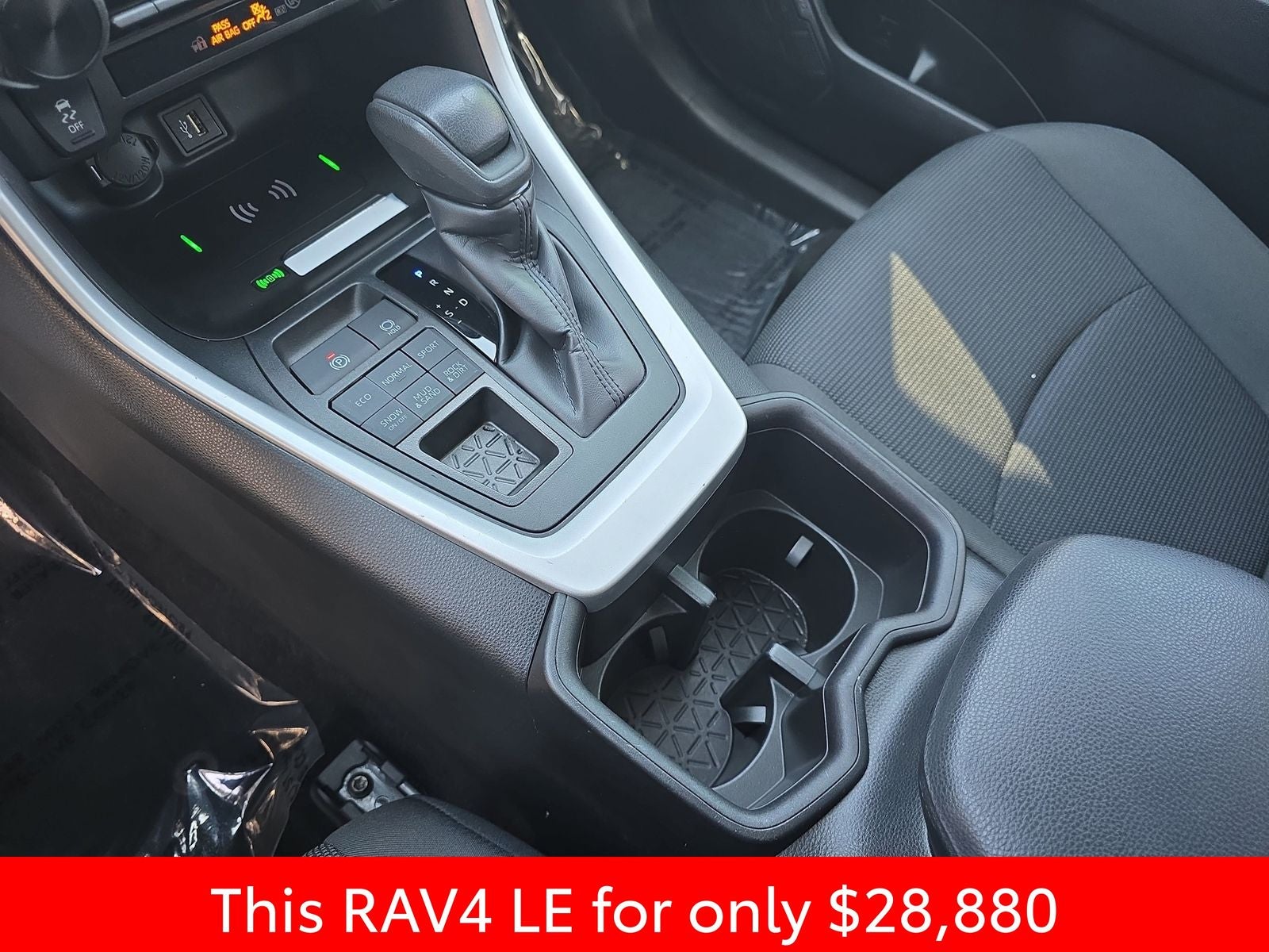 2025 Toyota RAV4 LE - Photo 31