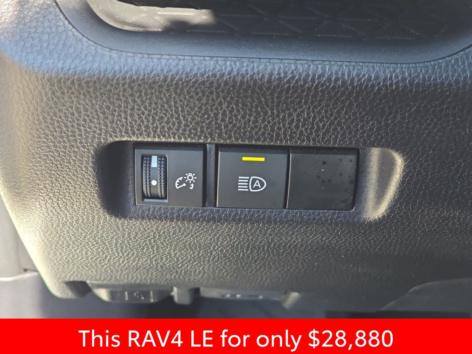 2025 Toyota RAV4 LE - Photo 32