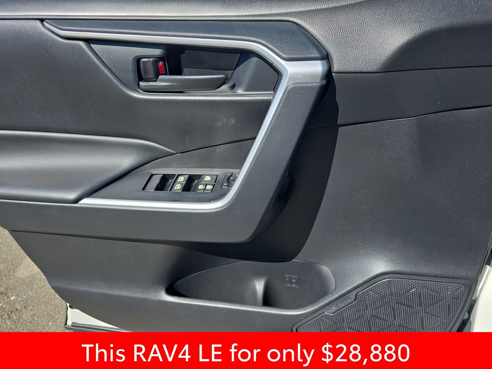 2025 Toyota RAV4 LE - Photo 33