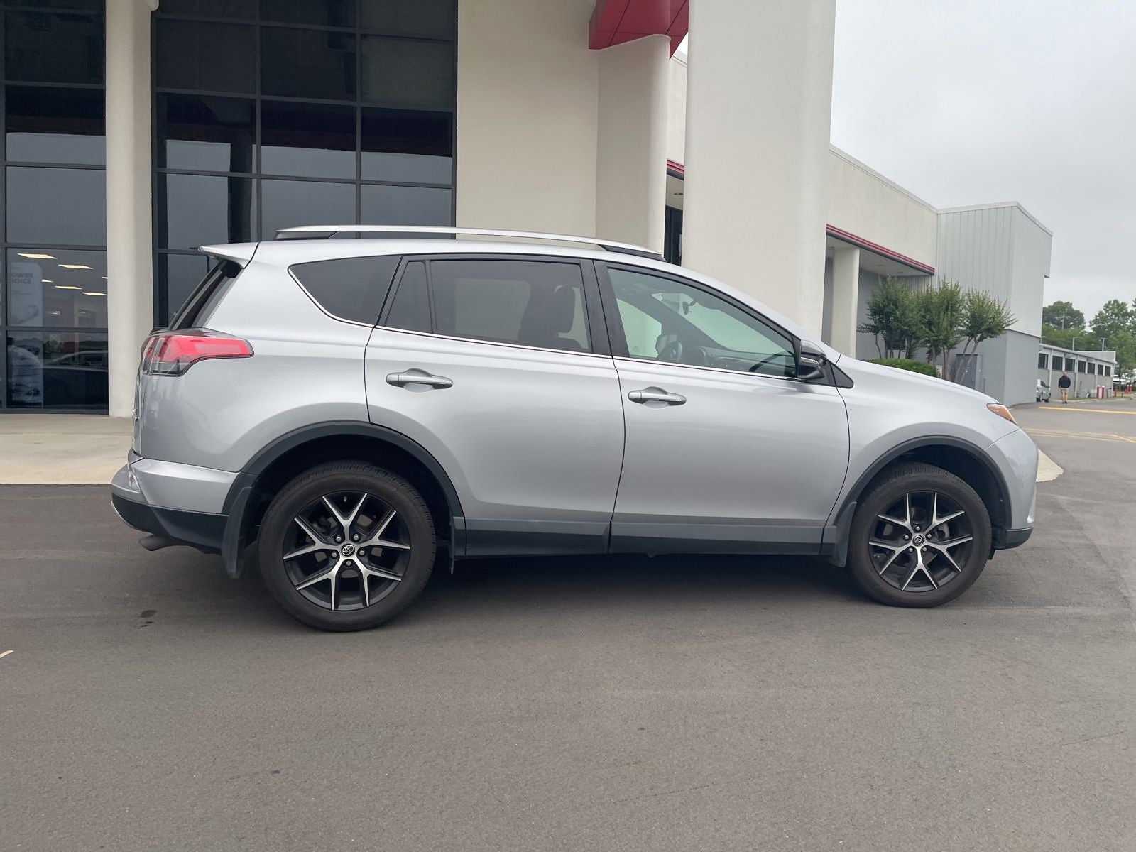 2017 Toyota RAV4 SE
