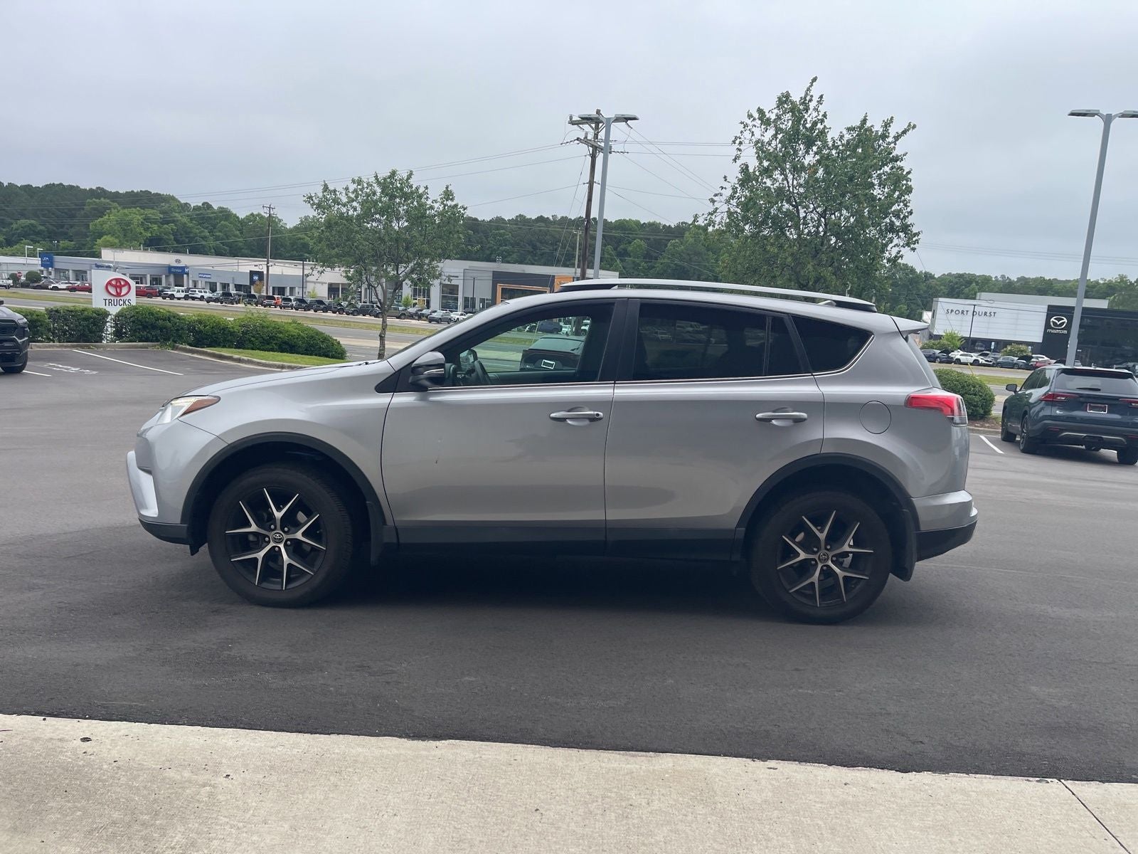 2017 Toyota RAV4 SE