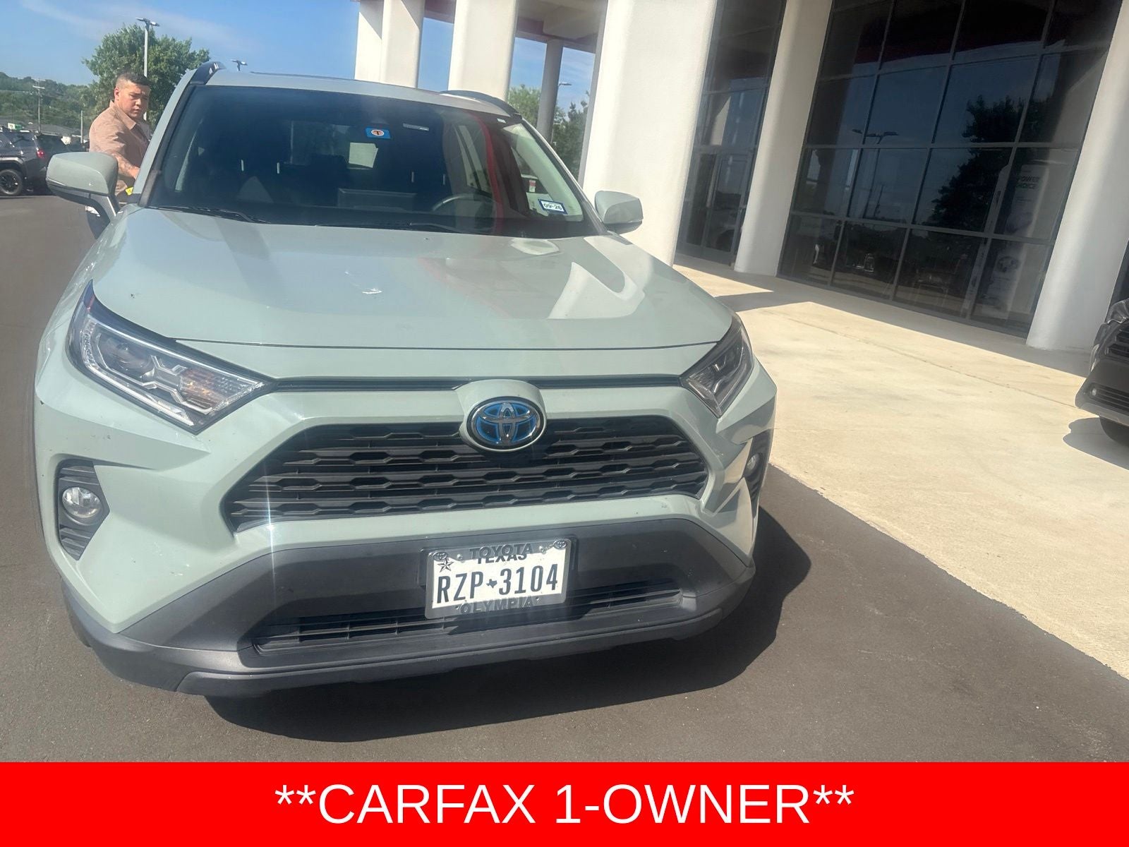 2020 Toyota RAV4 Hybrid XLE