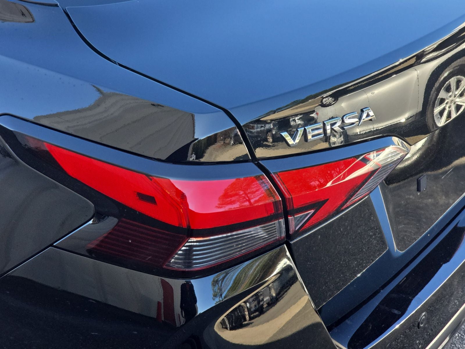 2024 Nissan Versa 1.6 S