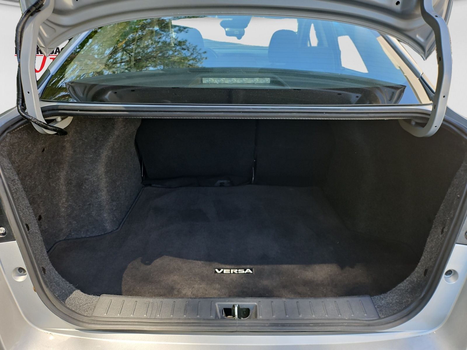 2025 Nissan Versa Sedan SV - Photo 13
