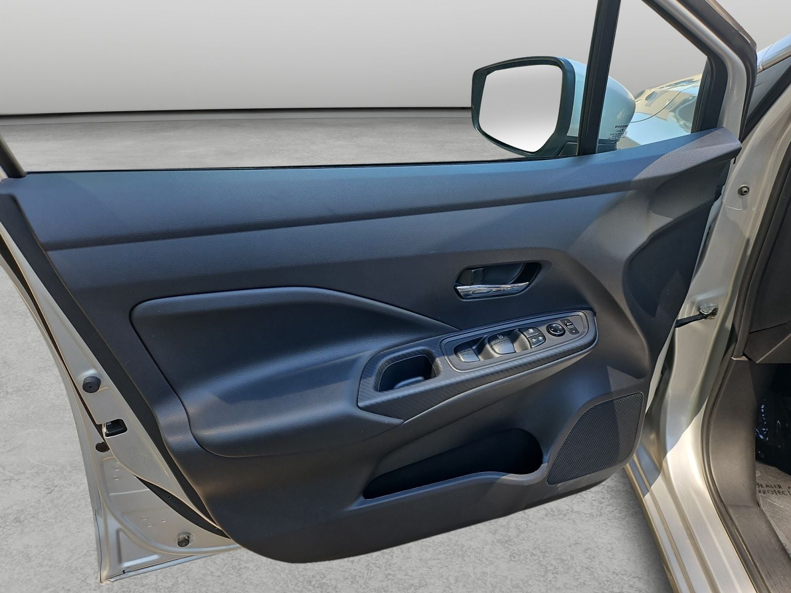2025 Nissan Versa Sedan SV - Photo 28