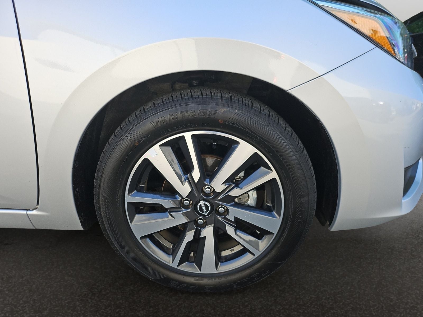 2025 Nissan Versa Sedan SV - Photo 35