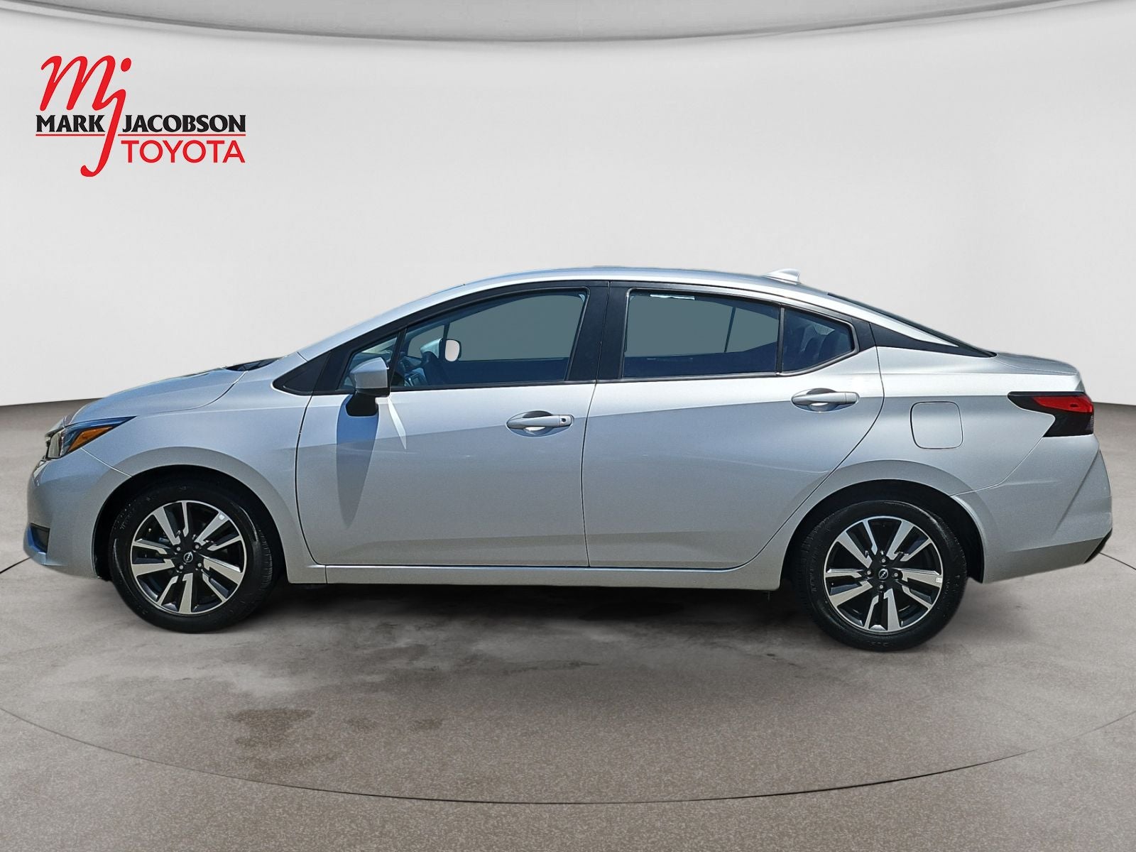 2025 Nissan Versa Sedan SV - Photo 9