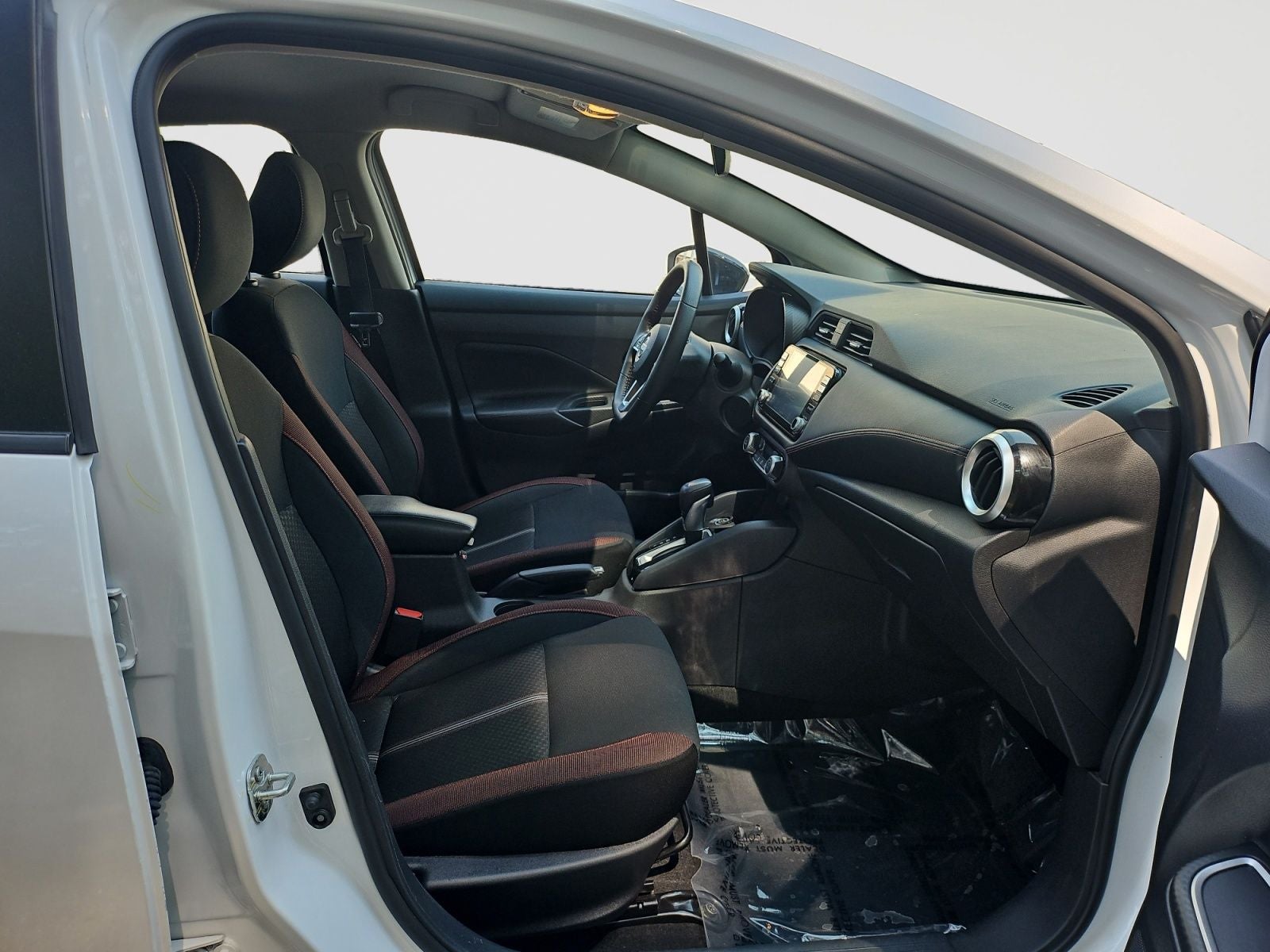 2025 Nissan Versa 1.6 SR