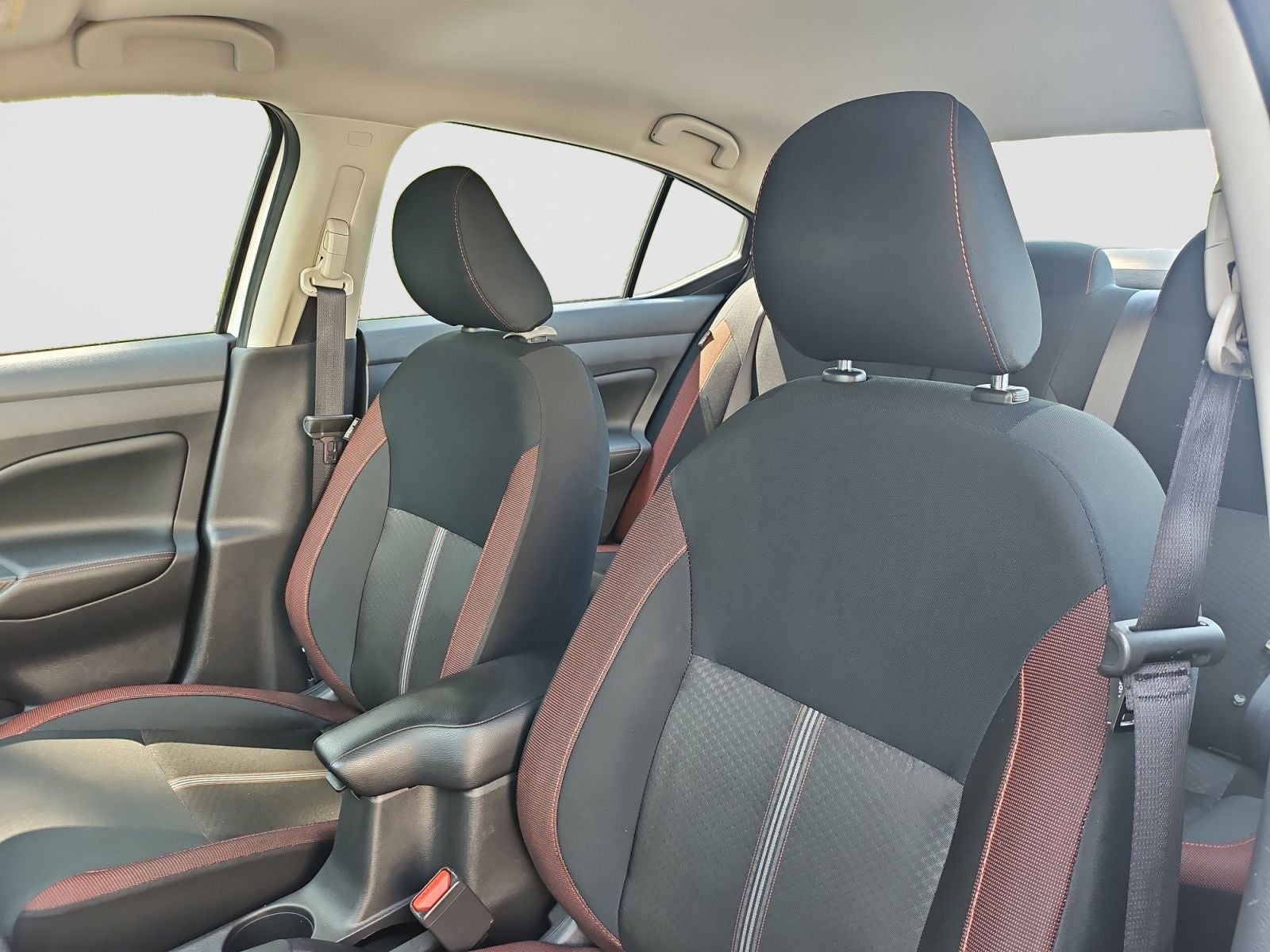 2025 Nissan Versa 1.6 SR