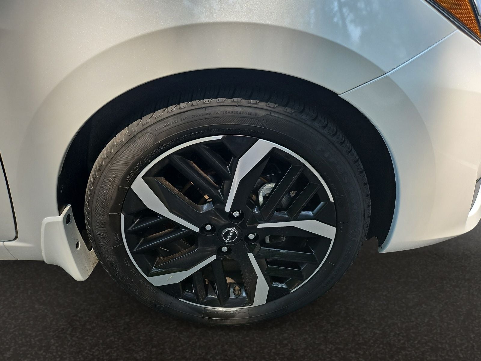 2025 Nissan Versa 1.6 SR