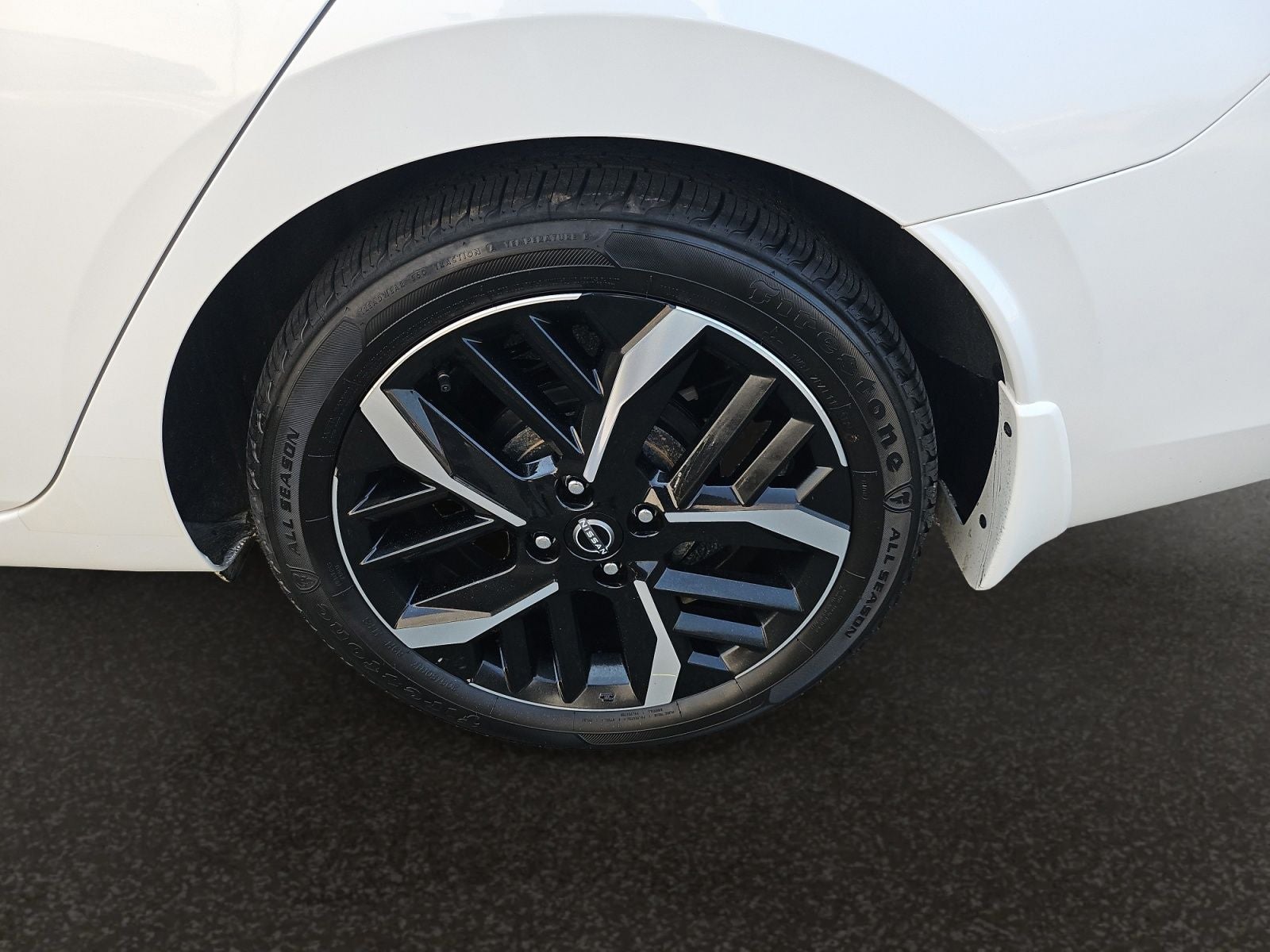 2025 Nissan Versa 1.6 SR