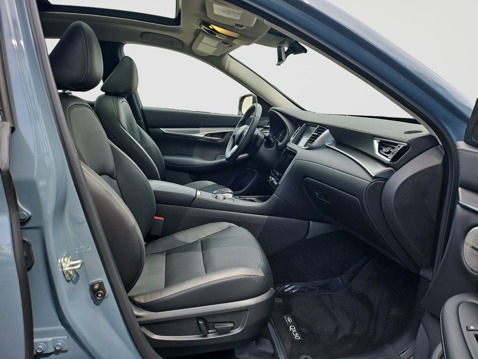 2023 INFINITI QX50 LUXE