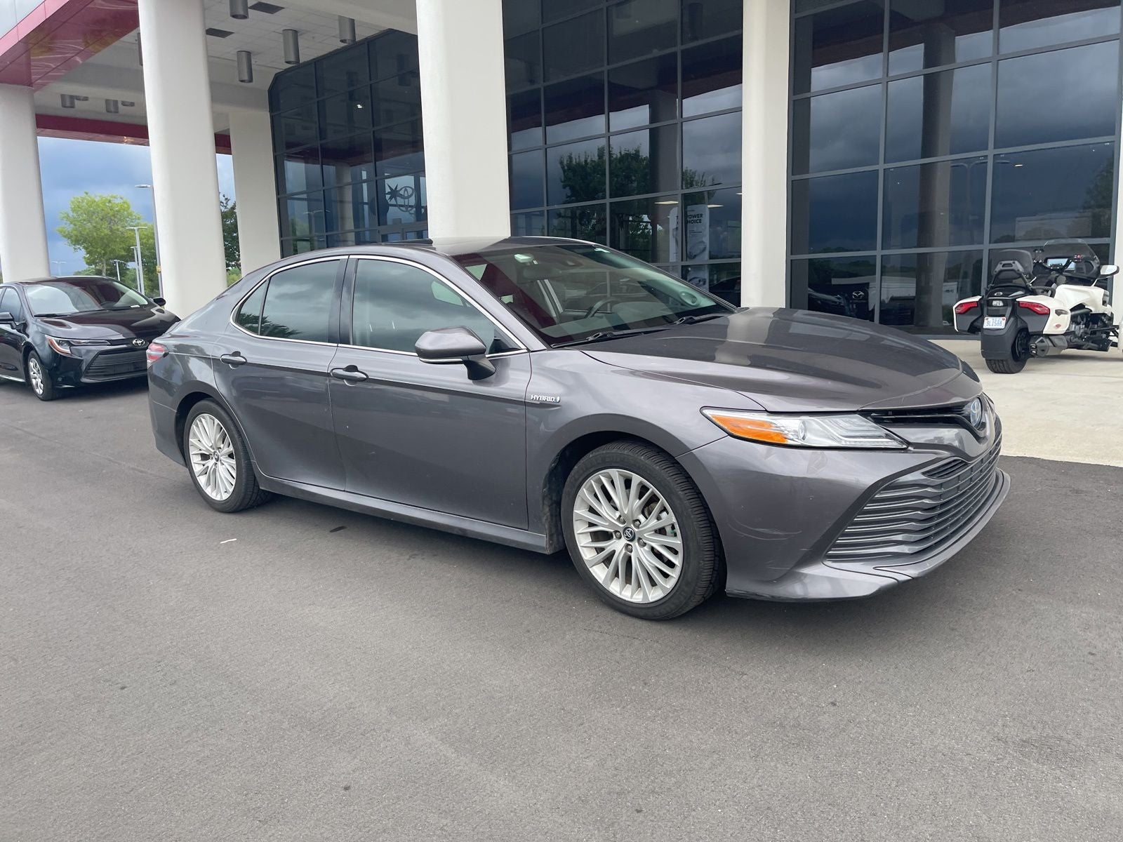 2019 Toyota Camry Hybrid XLE