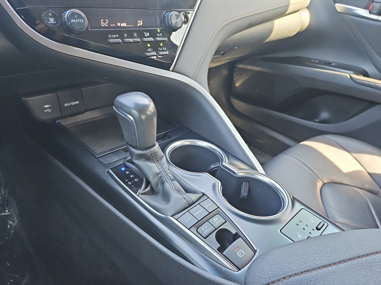 2018 Toyota Camry Hybrid XLE