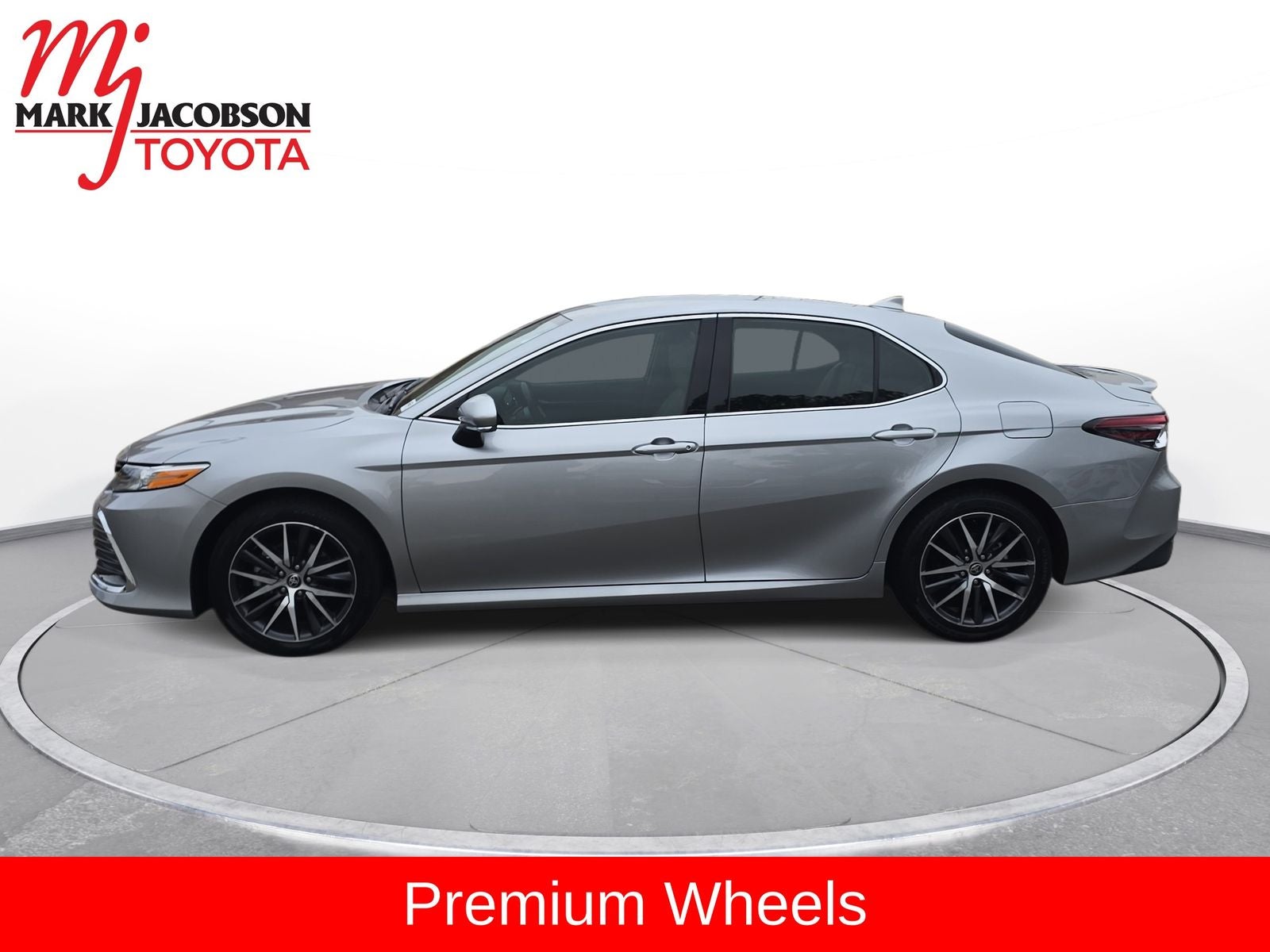 2022 Toyota Camry Hybrid XLE