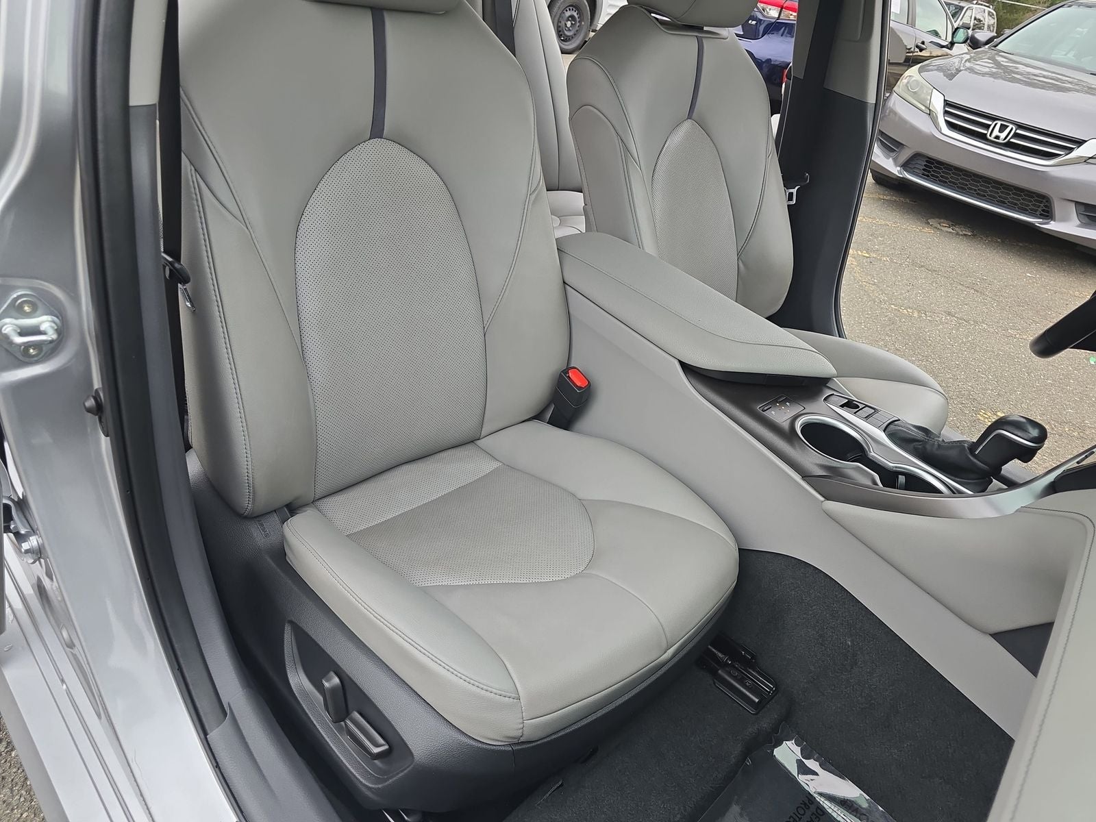 2022 Toyota Camry Hybrid XLE