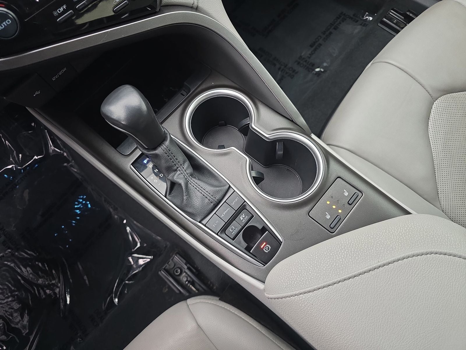 2022 Toyota Camry Hybrid XLE