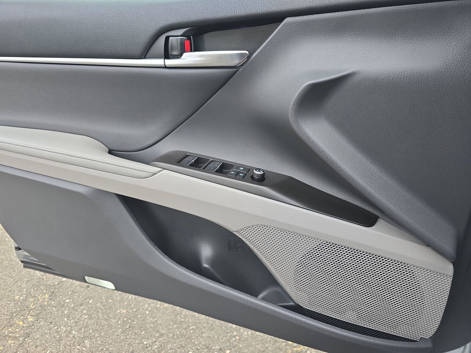 2022 Toyota Camry Hybrid XLE