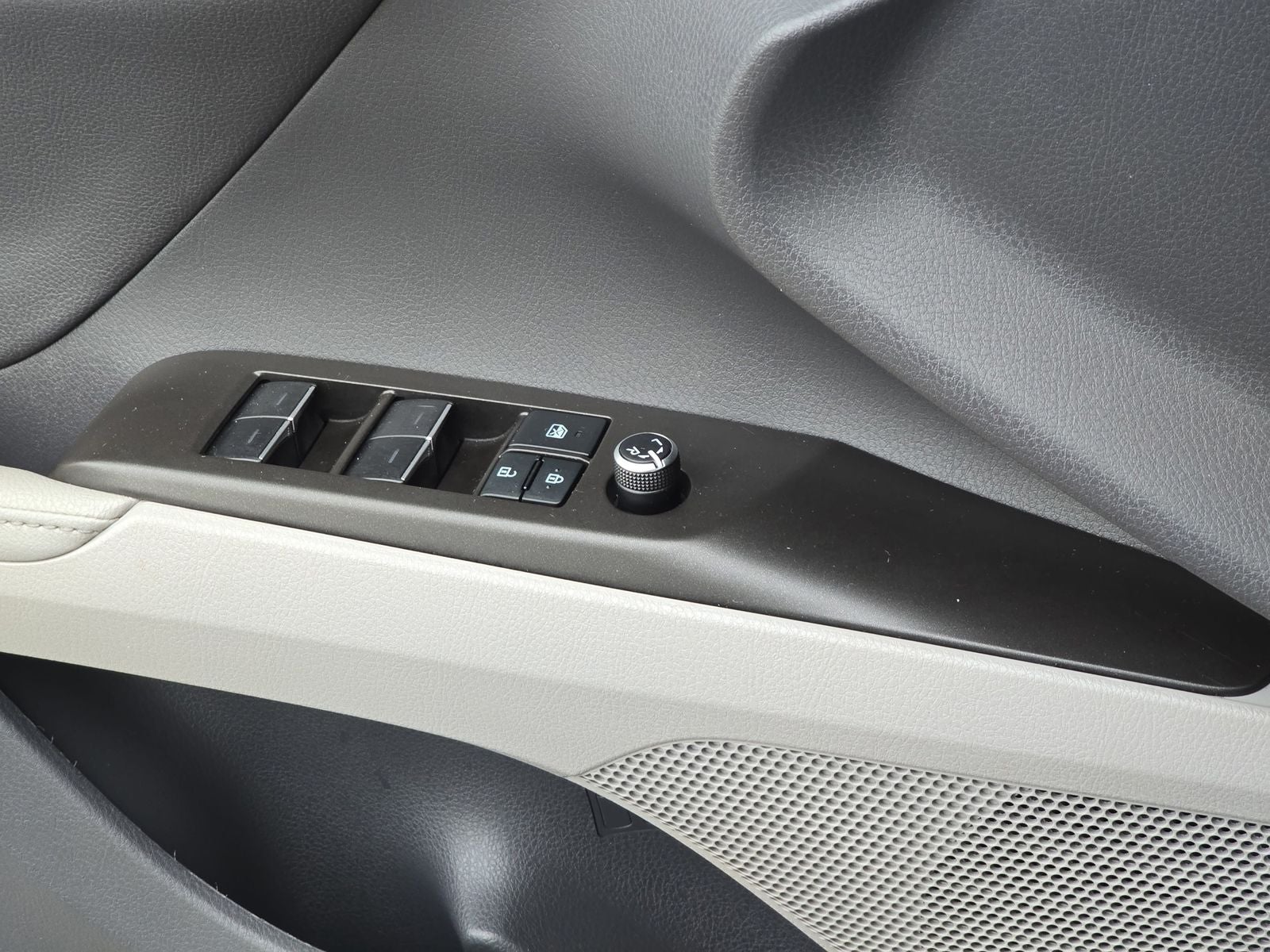 2022 Toyota Camry Hybrid XLE