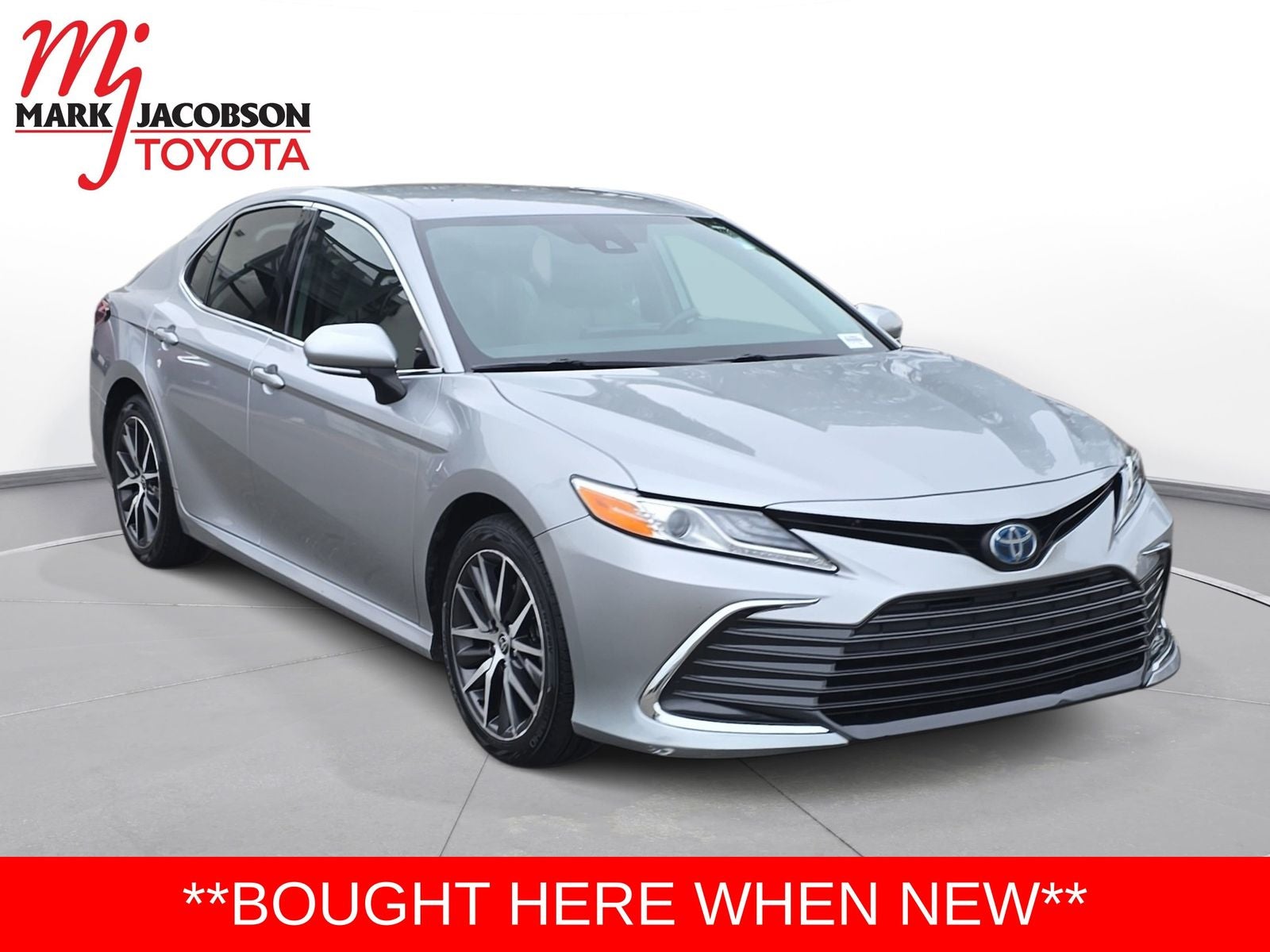 2022 Toyota Camry Hybrid XLE