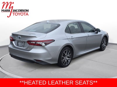 2022 Toyota Camry Hybrid XLE