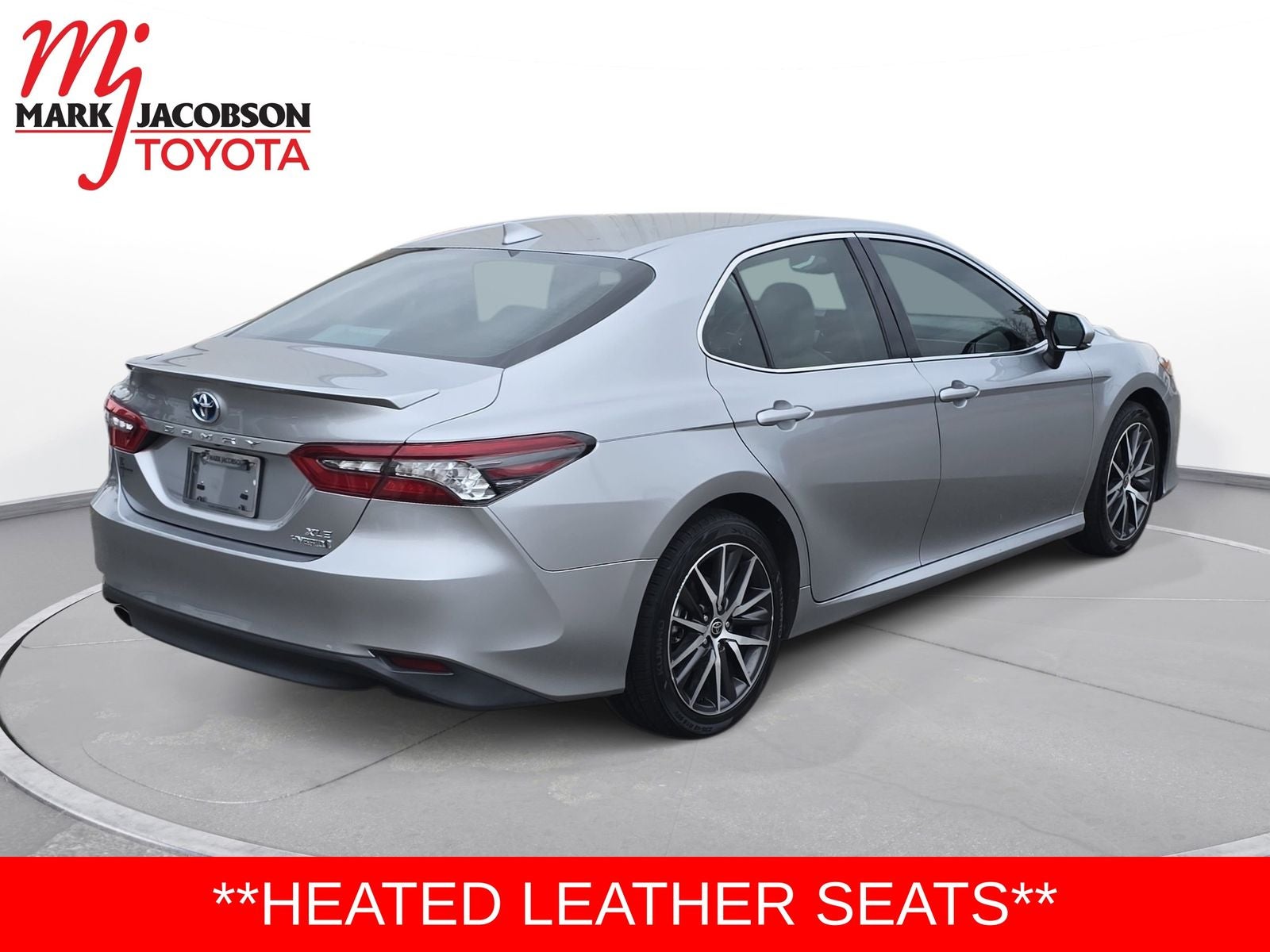 2022 Toyota Camry Hybrid XLE