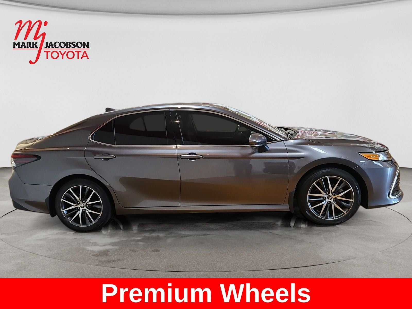 2023 Toyota Camry Hybrid XLE