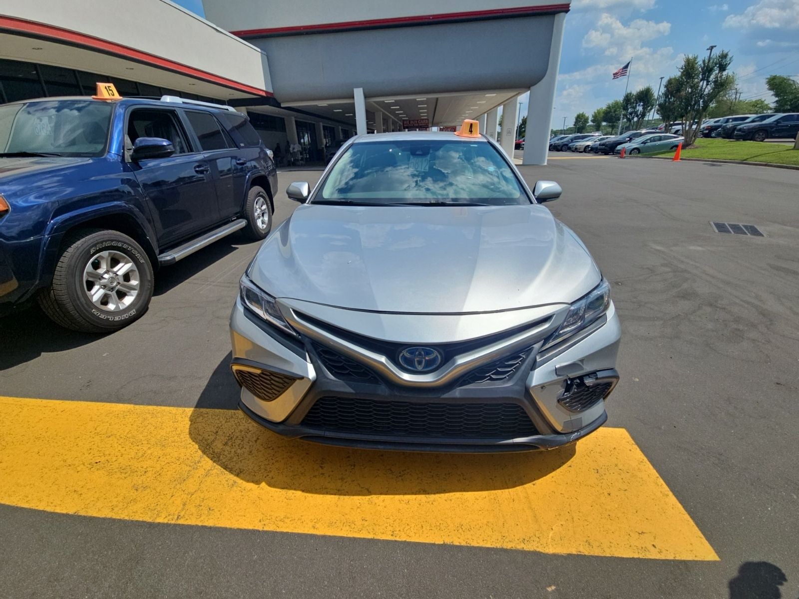 2023 Toyota Camry Hybrid SE