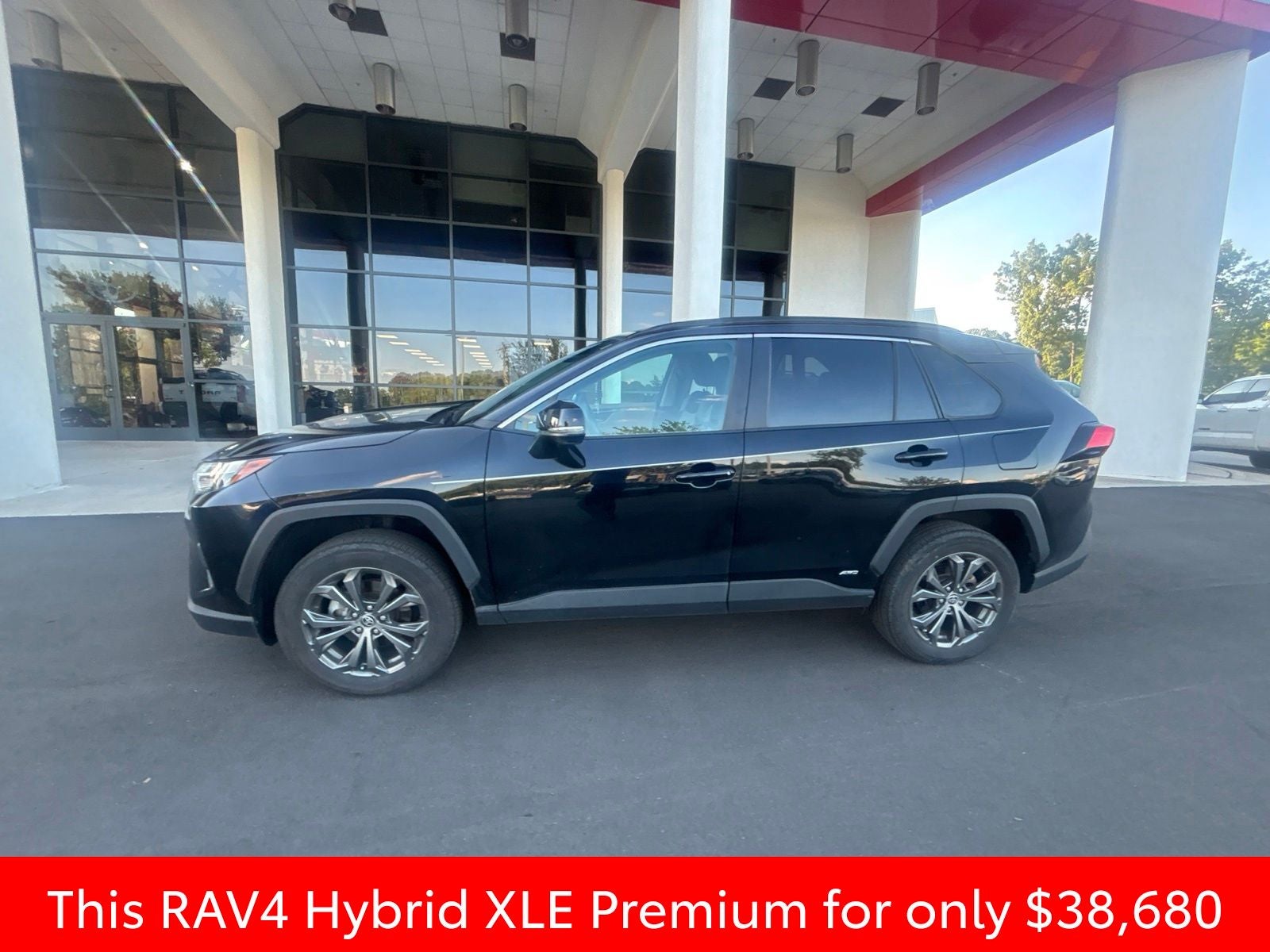 2023 Toyota RAV4 Hybrid XLE Premium