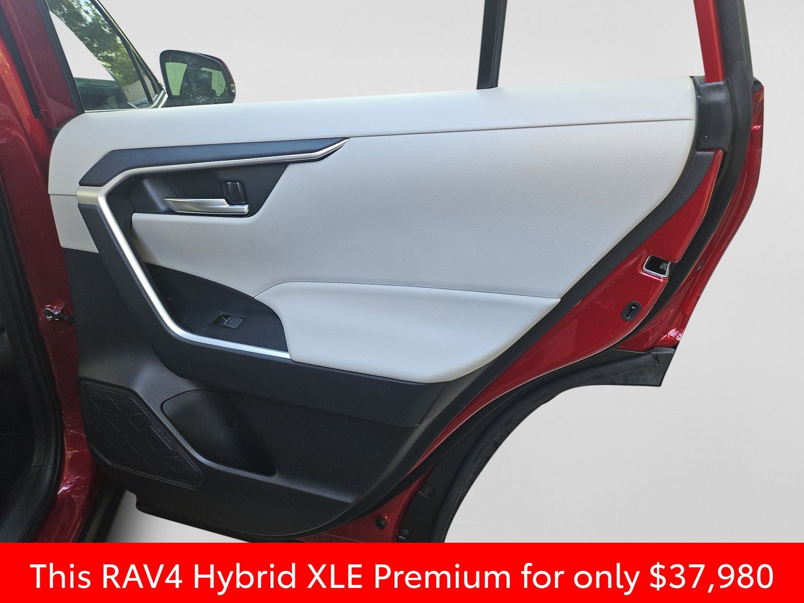 2023 Toyota RAV4 Hybrid XLE Premium