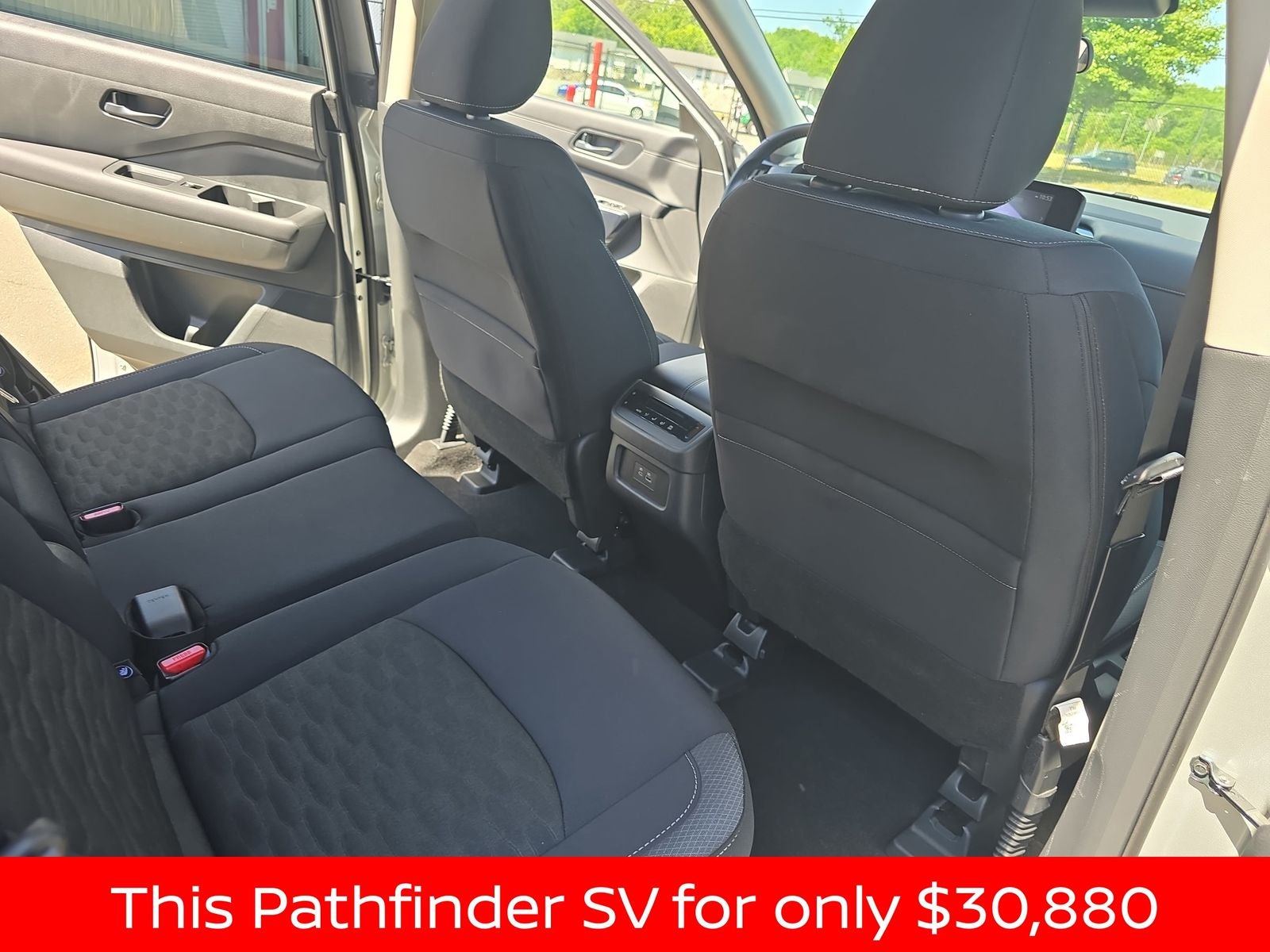2025 Nissan Pathfinder SV