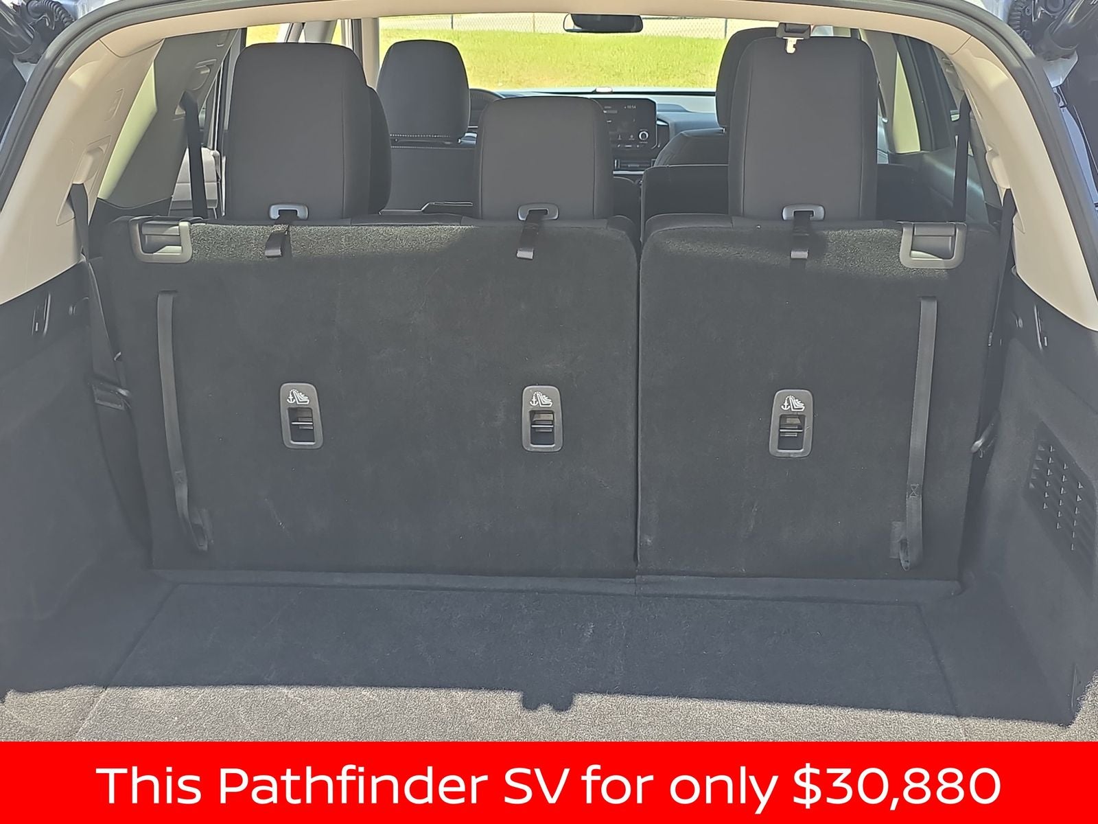 2025 Nissan Pathfinder SV