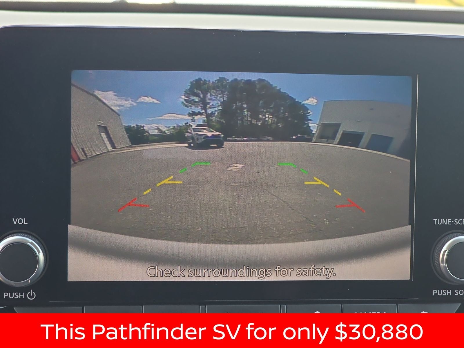 2025 Nissan Pathfinder SV