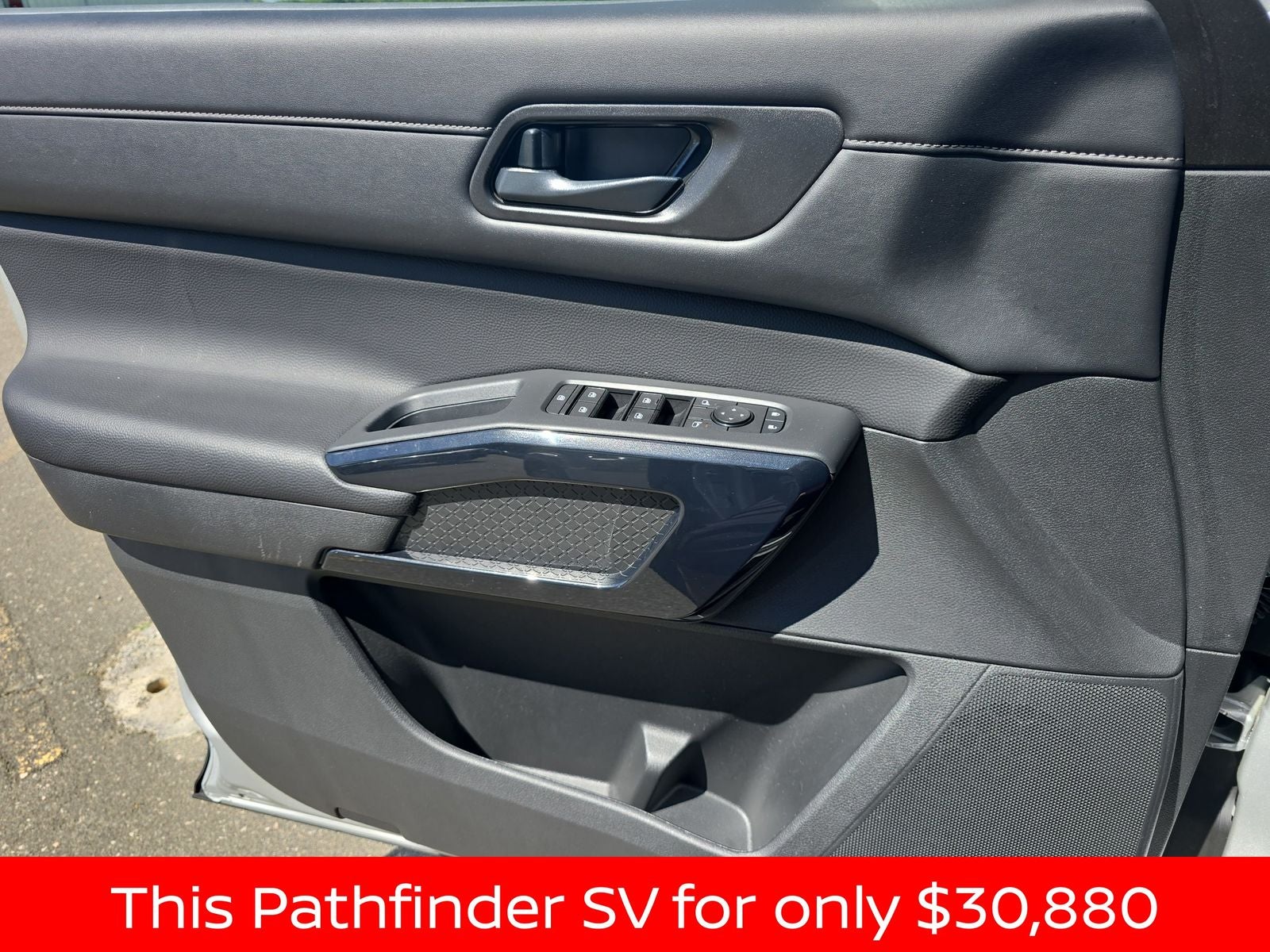 2025 Nissan Pathfinder SV