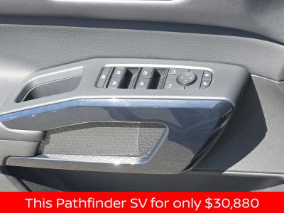 2025 Nissan Pathfinder SV