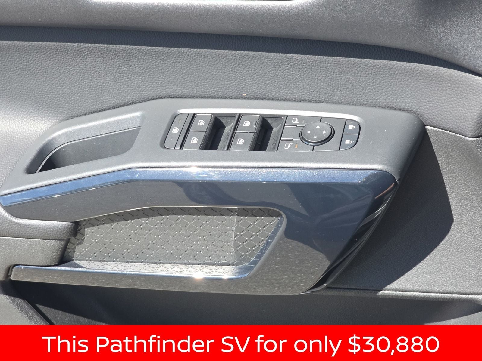 2025 Nissan Pathfinder SV
