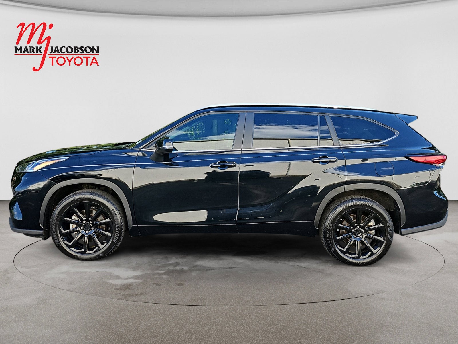 2023 Toyota Highlander Hybrid Bronze Edition