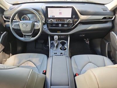 2023 Toyota Highlander Hybrid Bronze Edition